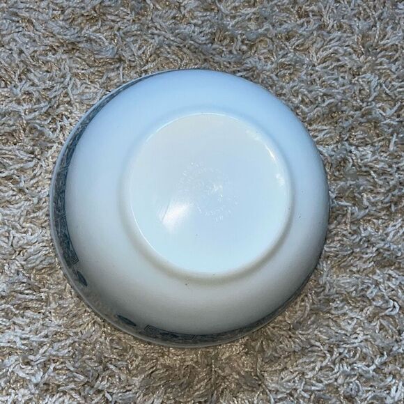 Vintage Rare Pyrex 2.5 Quart Turquoise Blue Mixing Bowl White and Blue - Picture 10 of 11